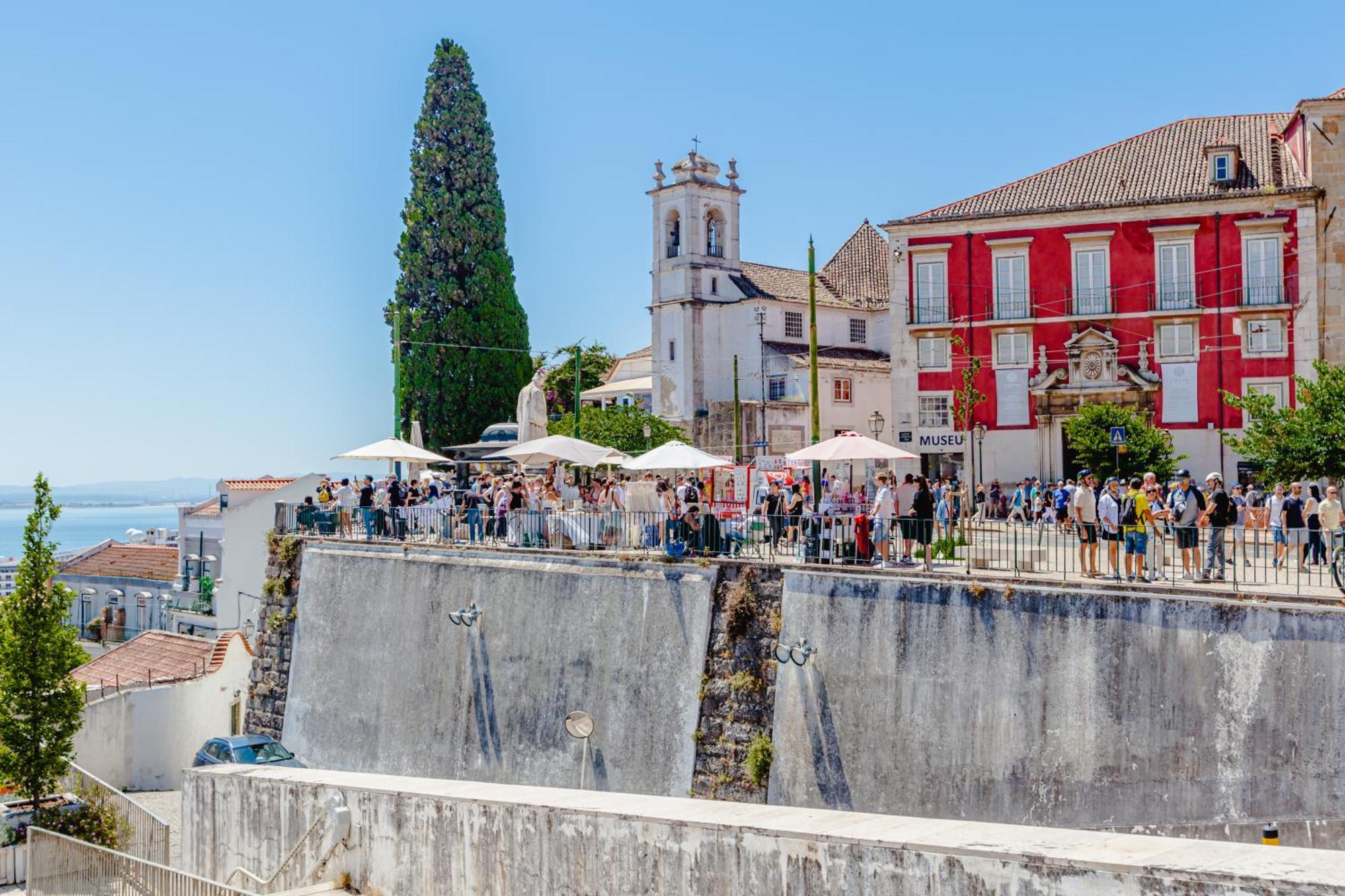 Visit Lisbon4Fun - Alfama Apartment ภายนอก รูปภาพ